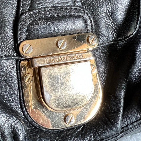 🖤 MICHAEL KORS Charleston crossbody mini bag Black gold Buckle - Picture 9 of 10